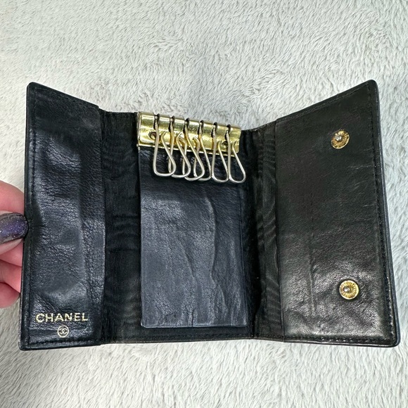 ❌SOLD❌🖤CHANEL Caviar CC Key Holder - Picture 6 of 10